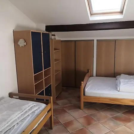 20m De La Apartment
